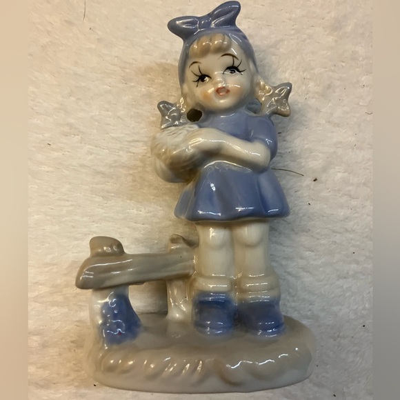 Vintage Dutch Boy and Girl Made in Taiwan - Picture 3 of 6
